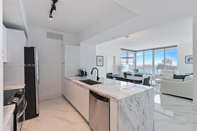 950 Brickell Bay Drive 2210, Miami, FL 33131