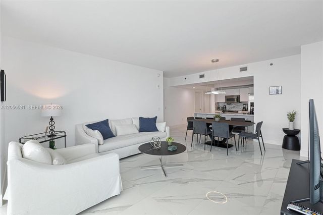 950 Brickell Bay Drive 2210, Miami, FL 33131