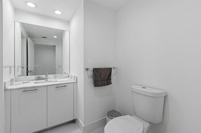 950 Brickell Bay Drive 2210, Miami, FL 33131