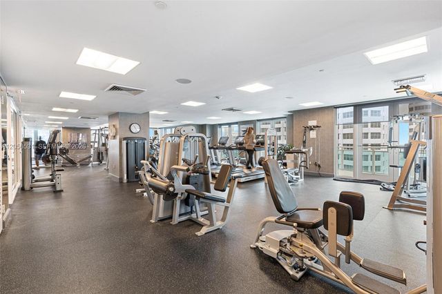 950 Brickell Bay Drive 2210, Miami, FL 33131