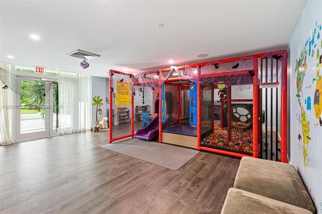 950 Brickell Bay Drive 2210, Miami, FL 33131