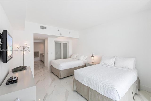 950 Brickell Bay Drive 2210, Miami, FL 33131