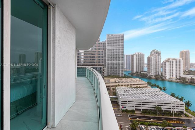 950 Brickell Bay Drive 2210, Miami, FL 33131