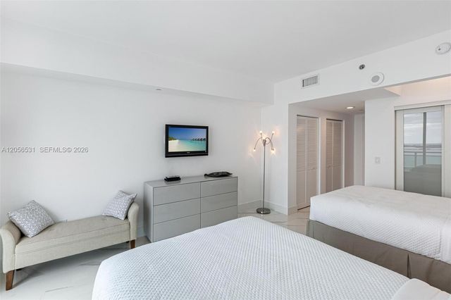 950 Brickell Bay Drive 2210, Miami, FL 33131