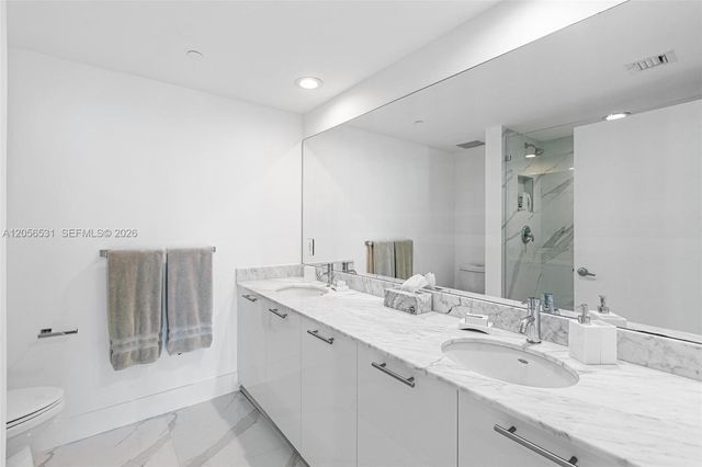 950 Brickell Bay Drive 2210, Miami, FL 33131