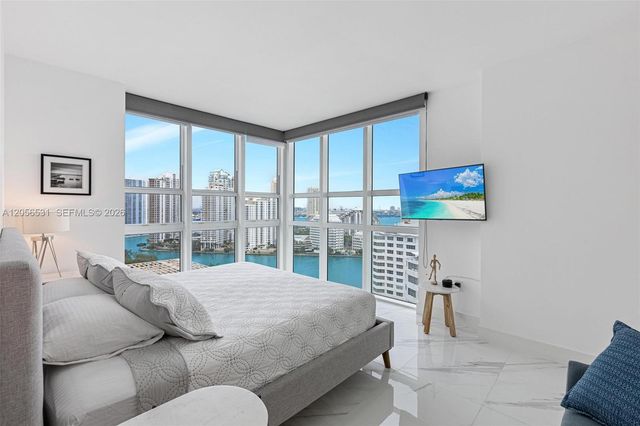 950 Brickell Bay Drive 2210, Miami, FL 33131