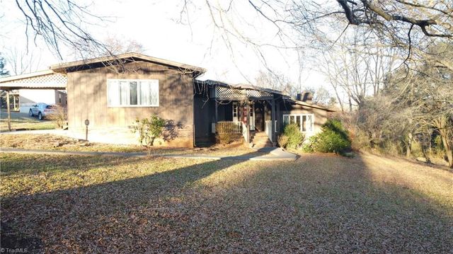 112 Balcony Lane, Mount Airy, NC 27030