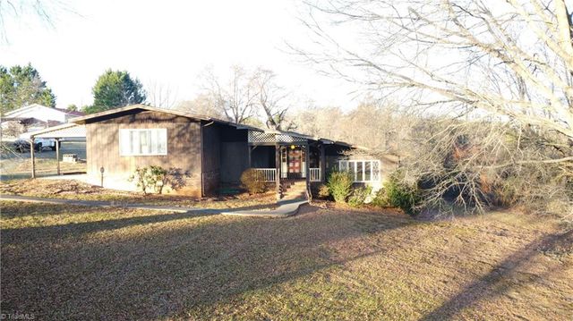 112 Balcony Lane, Mount Airy, NC 27030