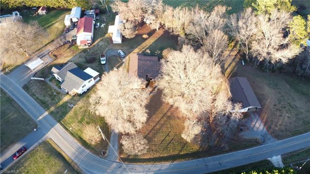 112 Balcony Lane, Mount Airy, NC 27030