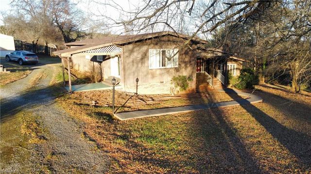 112 Balcony Lane, Mount Airy, NC 27030