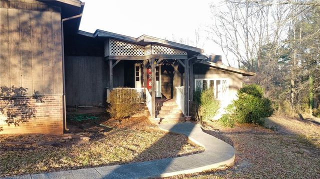 112 Balcony Lane, Mount Airy, NC 27030