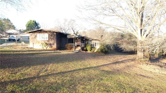 112 Balcony Lane, Mount Airy, NC 27030