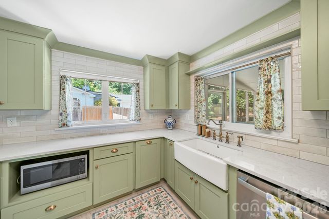 2431 Arnold Drive, Charlotte, NC 28205