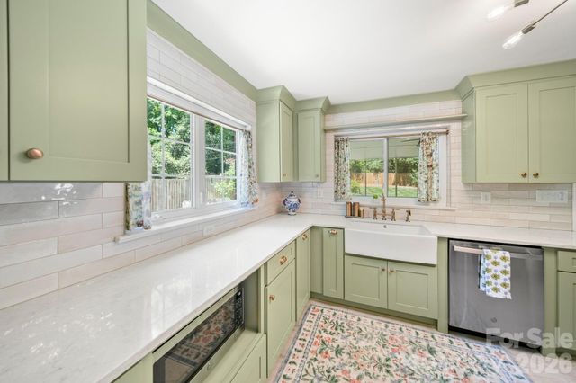 2431 Arnold Drive, Charlotte, NC 28205