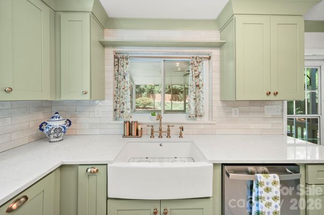 2431 Arnold Drive, Charlotte, NC 28205