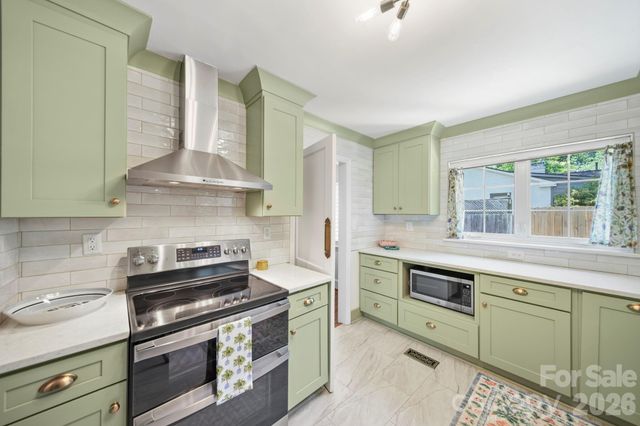 2431 Arnold Drive, Charlotte, NC 28205