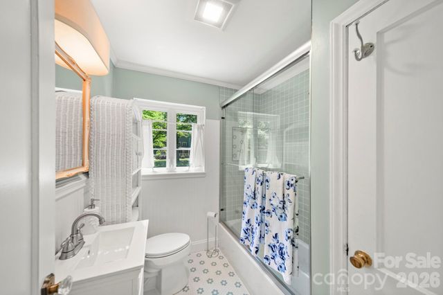 2431 Arnold Drive, Charlotte, NC 28205