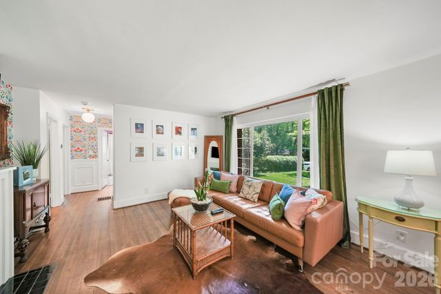 2431 Arnold Drive, Charlotte, NC 28205
