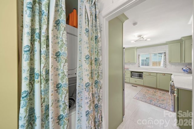 2431 Arnold Drive, Charlotte, NC 28205