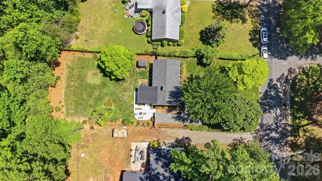 2431 Arnold Drive, Charlotte, NC 28205