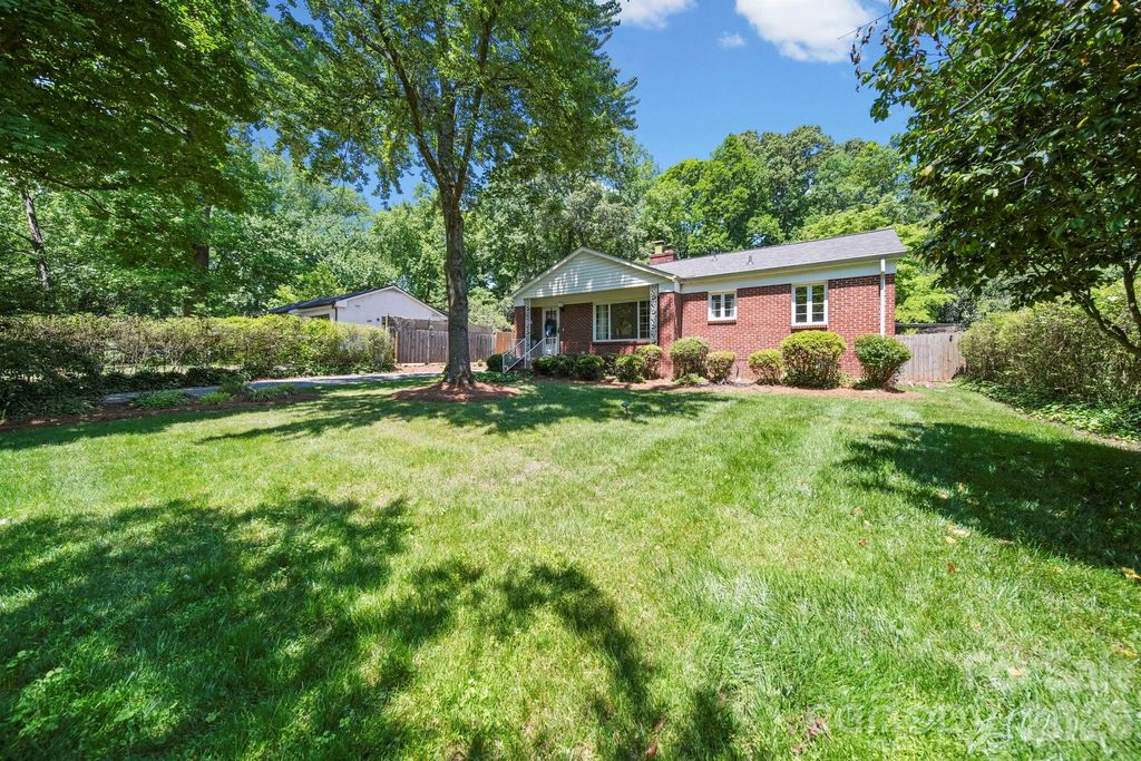2431 Arnold Drive, Charlotte, NC 28205