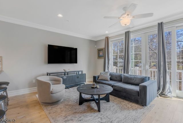 8 Schmidt Cir, Watchung Boro, NJ 07069