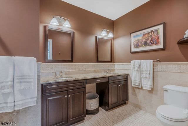 8 Schmidt Cir, Watchung Boro, NJ 07069