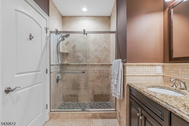 8 Schmidt Cir, Watchung Boro, NJ 07069