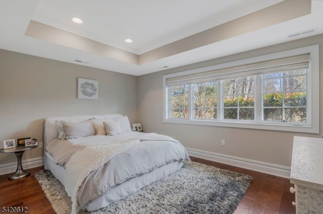 8 Schmidt Cir, Watchung Boro, NJ 07069