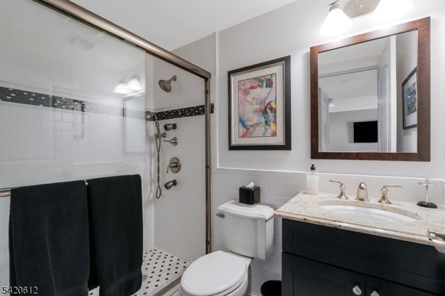 8 Schmidt Cir, Watchung Boro, NJ 07069