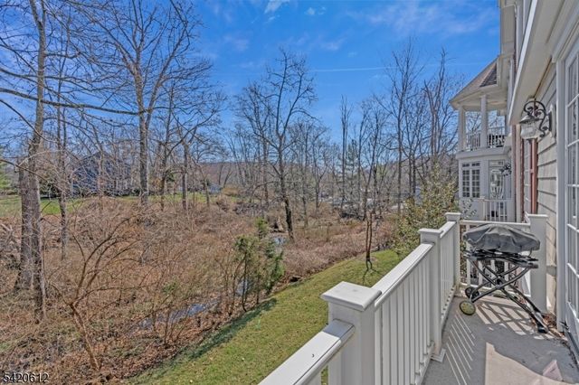 8 Schmidt Cir, Watchung Boro, NJ 07069