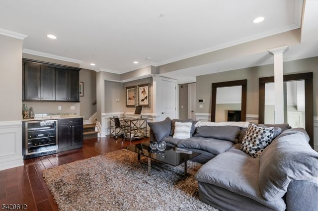 8 Schmidt Cir, Watchung Boro, NJ 07069