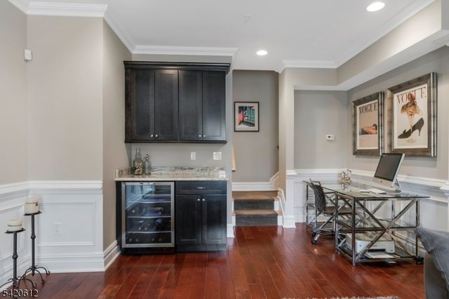 8 Schmidt Cir, Watchung Boro, NJ 07069