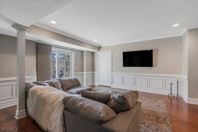 8 Schmidt Cir, Watchung Boro, NJ 07069