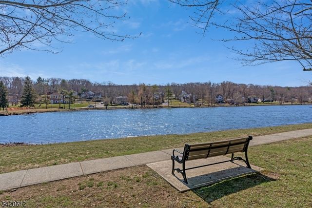 8 Schmidt Cir, Watchung Boro, NJ 07069