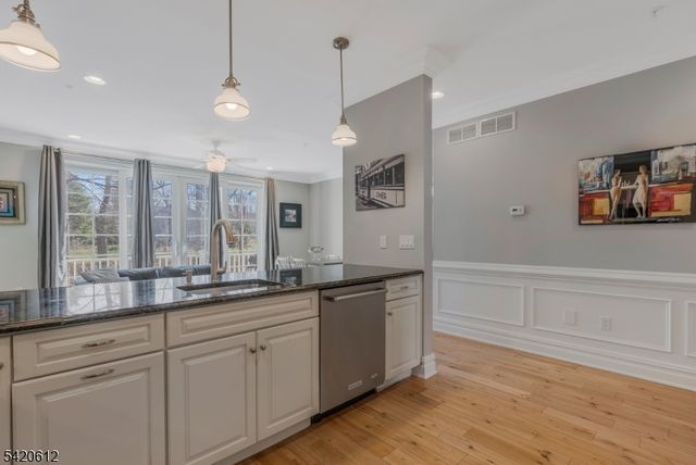 8 Schmidt Cir, Watchung Boro, NJ 07069