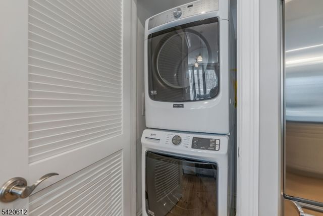 8 Schmidt Cir, Watchung Boro, NJ 07069