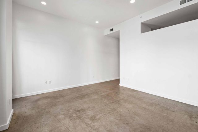 507 Sabine ST 304, Austin, TX 78701