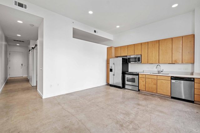 507 Sabine ST 304, Austin, TX 78701