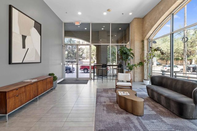 507 Sabine ST 304, Austin, TX 78701