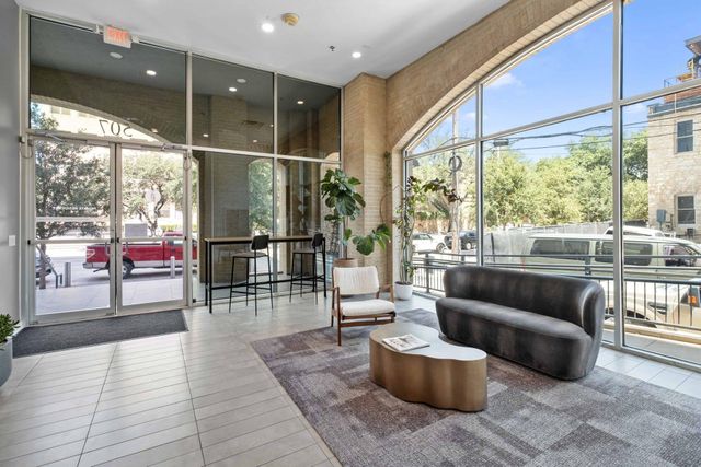 507 Sabine ST 304, Austin, TX 78701