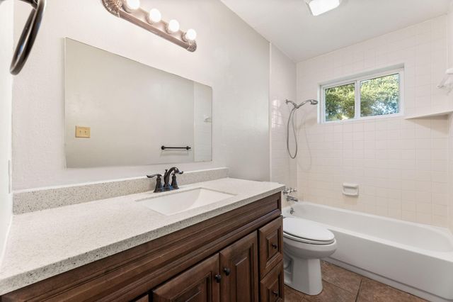 12799 Lake Conroe Hills Drive, Willis, TX 77318