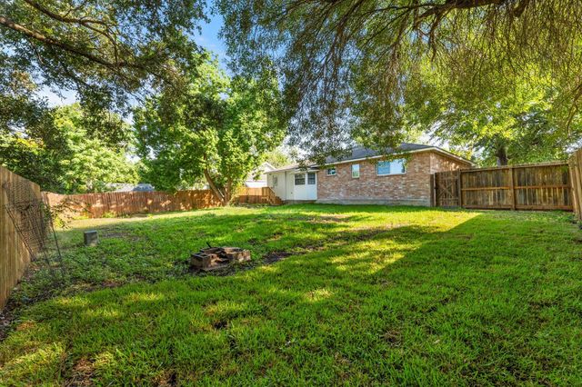 12799 Lake Conroe Hills Drive, Willis, TX 77318