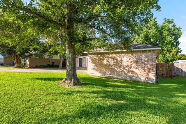 12799 Lake Conroe Hills Drive, Willis, TX 77318