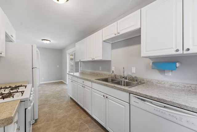 2210 N Fairmount Street, Davenport, IA 52804