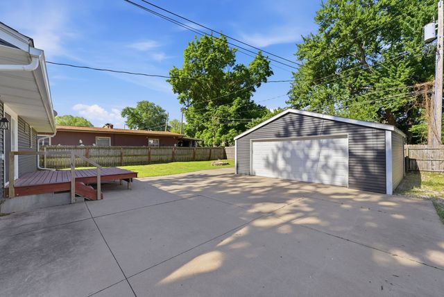 2210 N Fairmount Street, Davenport, IA 52804