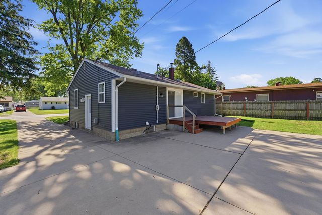 2210 N Fairmount Street, Davenport, IA 52804