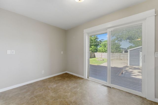 2210 N Fairmount Street, Davenport, IA 52804