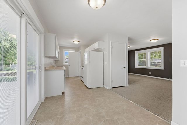 2210 N Fairmount Street, Davenport, IA 52804