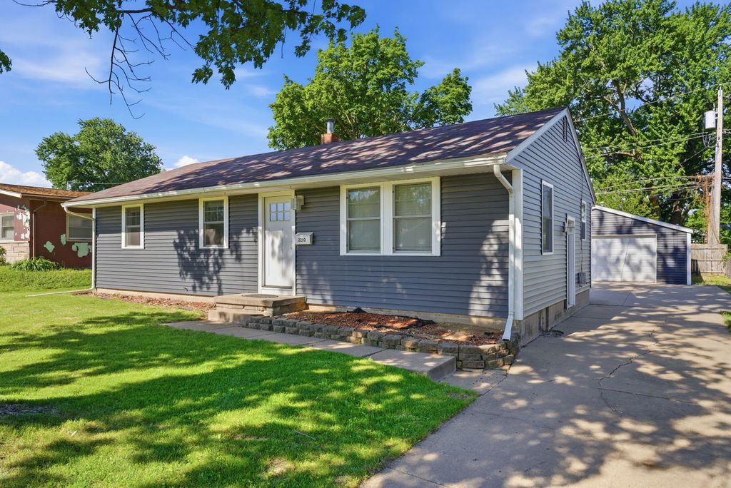 2210 N Fairmount Street, Davenport, IA 52804
